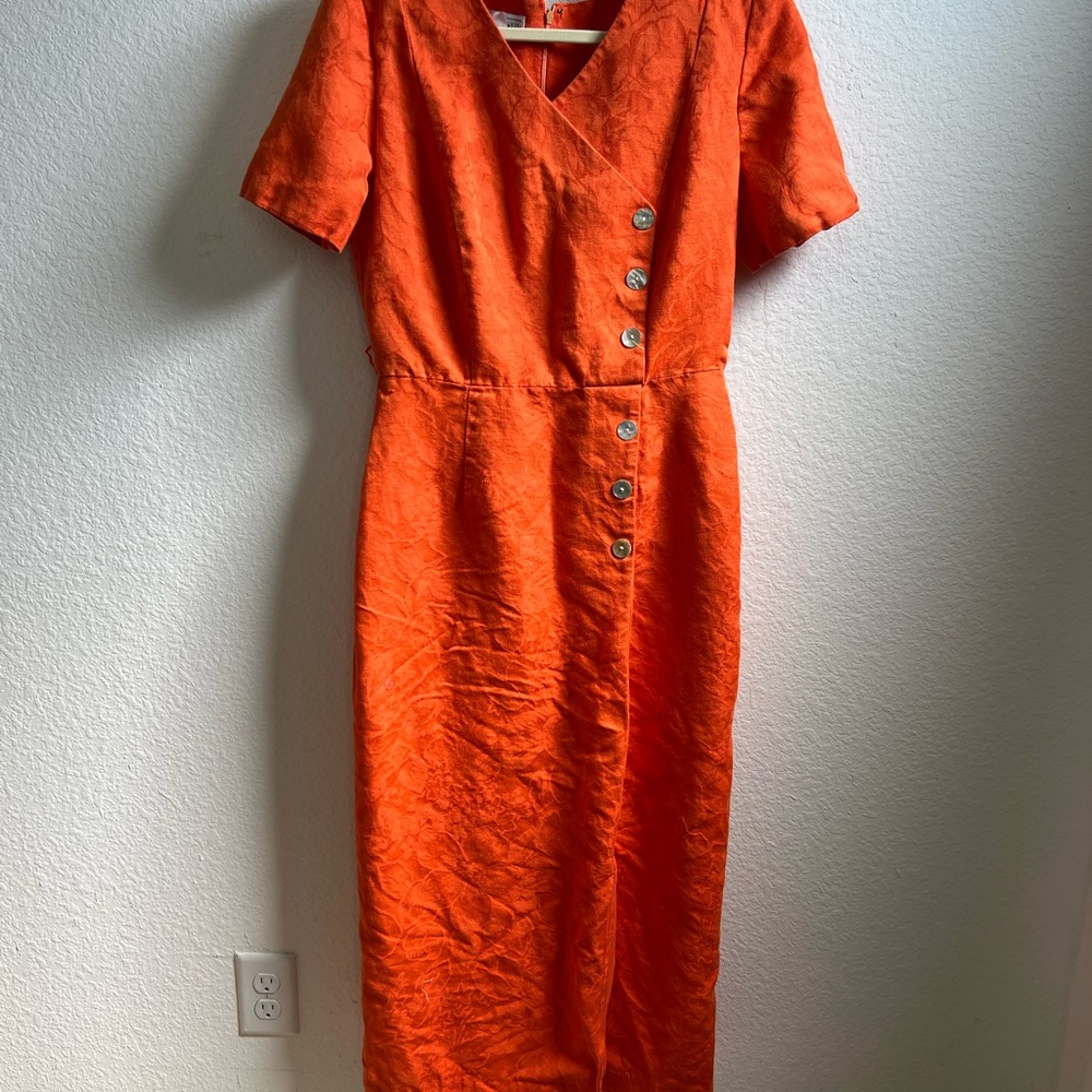 Mid-Length Orange V-Neck Dress with Front Button Detail VINTAGE